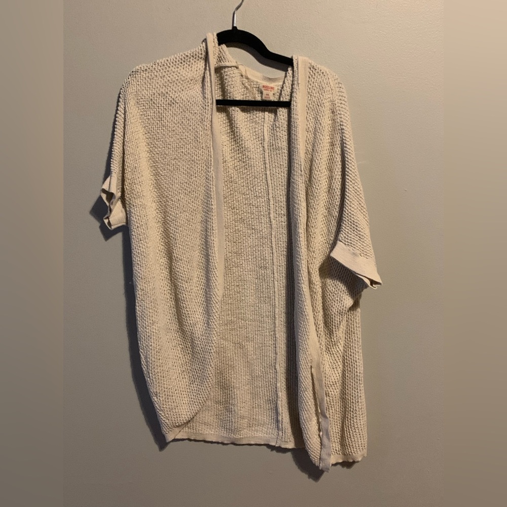 White short sleeved sweater